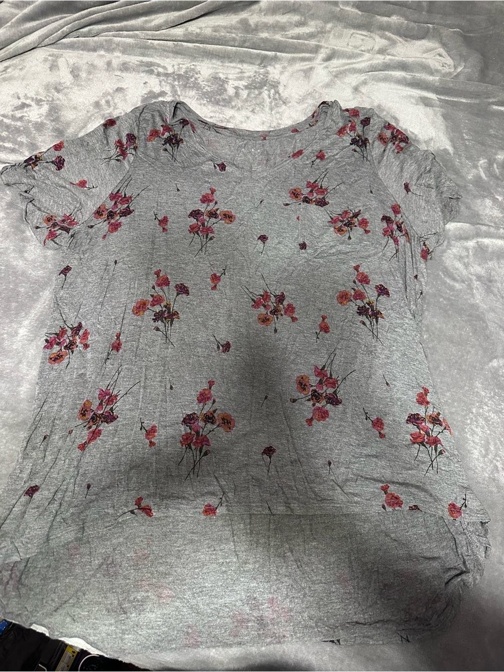 Maurices Gray Short Sleeve Floral Crewneck Tee